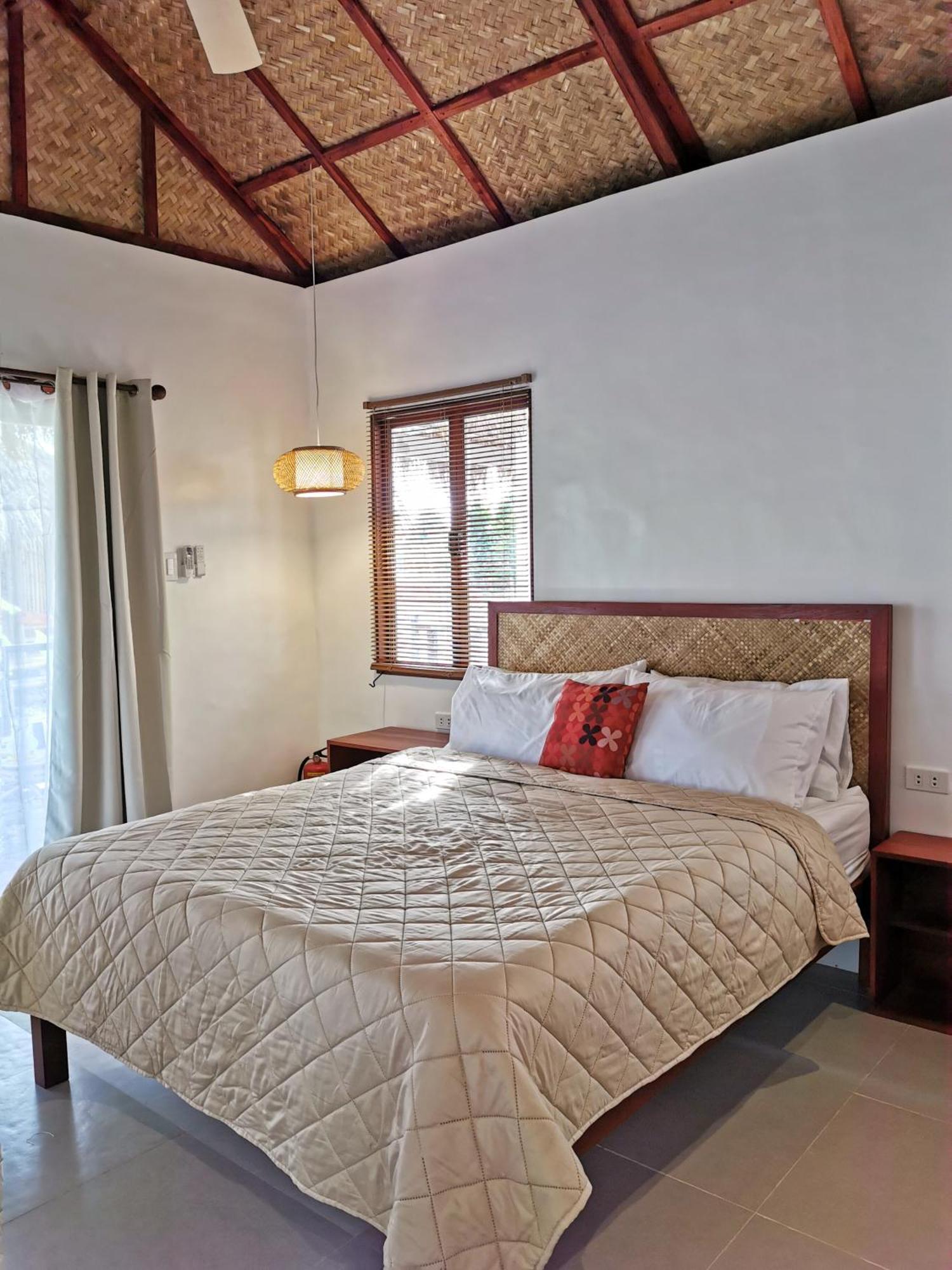 Uzuri Kubo Huts Holiday home Moalboal